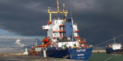 Midilli açıklarında kargo gemisi battı