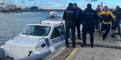 Feribottan atlayan kişiyi deniz polisi kurtardı