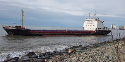 Hopa’da kuru yük gemisini kurtarma çalışmaları devam ediyor