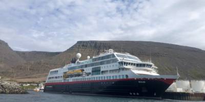 Kruvaziyer gemi, dev dalga çarpmasıyla kontrolden çıktı