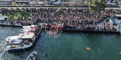 Haliç'te denizden haç çıkarma töreni düzenlendi