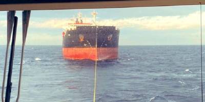 Gökçeada açıklarında arıza yapan tanker demirletildi