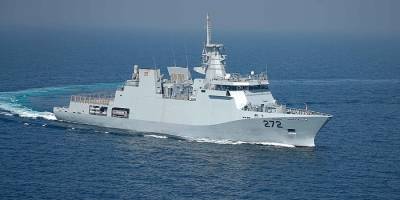 Tekneleri yanan İranlı balıkçıları, Pakistan donanması kurtardı