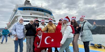 "Astoria Grande" kruvaziyeri, 1022 yolcusuyla Amasra'da demirledi