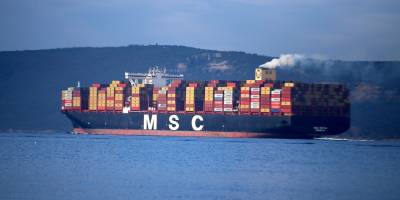 Dev konteyner gemisi Çanakkale Boğazı'ndan geçişini tamamladı