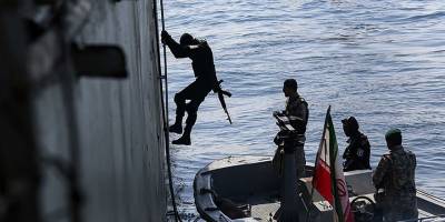 İran yabancı bayraklı bir tankere el koydu