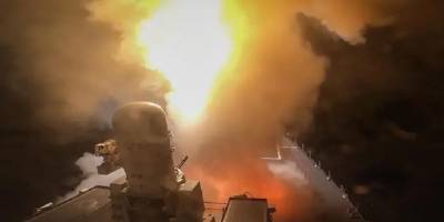 Husiler: Kızıldeniz'de ABD donanmasına ait savaş gemisini vurduk