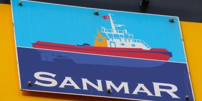 SANMAR dünyanın ilk metanol yakıtlı römorkörleri için saç kesimini gerçekleştirdi