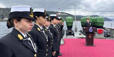 İlk kadın amiral Deniz Harp Okulu öğrencileriyle buluştu