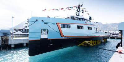 Damen, yat destek gemisini teslim etti