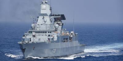 Alman firkateyni gemiye yönelik bir saldırıyı engelledi