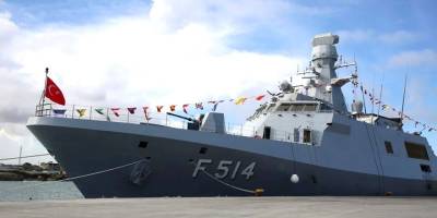 Türkiye'ye ait askeri gemi Mogadişu'ya ulaştı