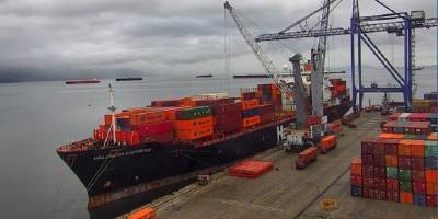 Vinçlerin devrildiği Evyapport’ta rıhtımlar kullanıma açıldı