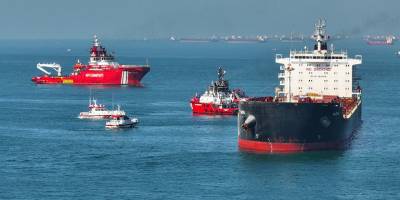 İstanbul Boğazı'nda karaya oturan yük gemisi kurtarıldı