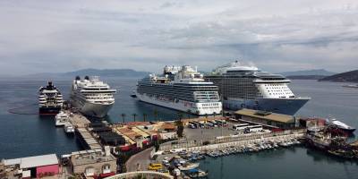 Kuşadası'na 2 günde kruvaziyerlerle 13 bin 540 turist geldi