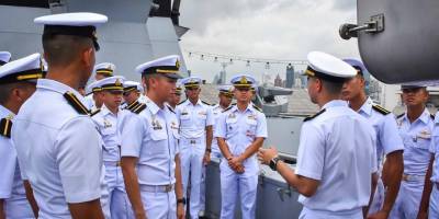 TCG Kınalıada'dan Bangkok'ta liman ziyareti