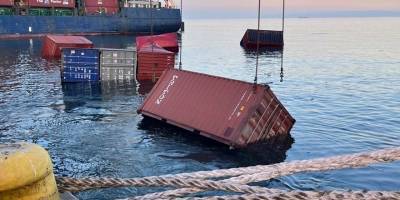 Ambarlı Limanı'nda 28 konteyner denize düştü