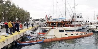 Muğla’da tur teknesi battı
