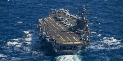 Husiler bir gemi ile ABD'ye ait bir uçak gemisini vurduk