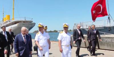 Milli Savunma Bakanı, Atatürk'ün "manevi mirası" Savarona'da incelemelerde bulundu