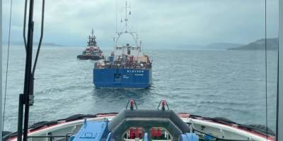 Çanakkale Boğazı'nda arızalanan gemi demirletildi