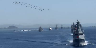 Kıbrıs'ta 50. yılda 50 gemi ile geçit töreni