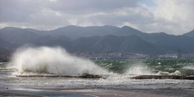 İzmir'de vapur seferlerine şiddetli rüzgar engeli