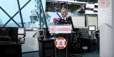Bakan Uraloğlu, İstanbul Gemi Trafik Hizmetleri Merkezi'nde açıklamada bulundu: