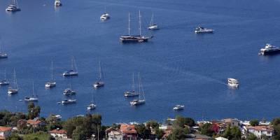 "Milyon dolarlık misafirler" Marmaris koylarını mesken tuttu