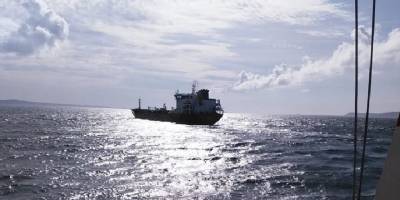 Çanakkale Boğazı'nda arızalanan gemi demirletildi