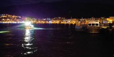 Balıkçı teknesi kıyıya yanaşırken alabora oldu