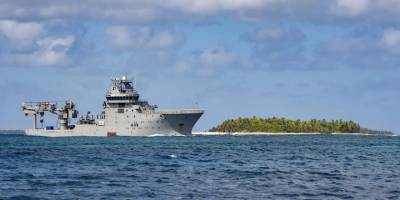 Donanma gemisi alev alarak battı