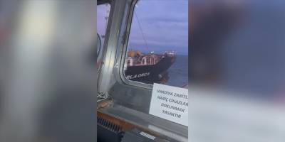 İstanbul'da demirli 2 gemi lodosun etkisiyle birbirine sürttü