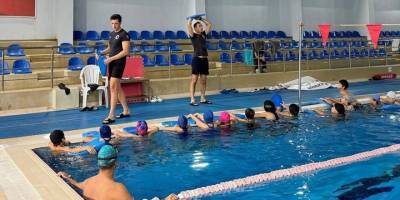 Sahil Güvenlik'ten çocuk evlerinde kalanlara yüzme eğitimi