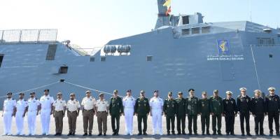 İran donanmasına ait gemiler, BAE limanına demirledi