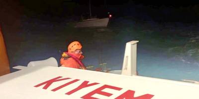 Fethiye açıklarında sürüklenen teknedeki 2 kişi kurtarıldı