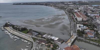 Silivri'de deniz suyu 100 metre çekildi