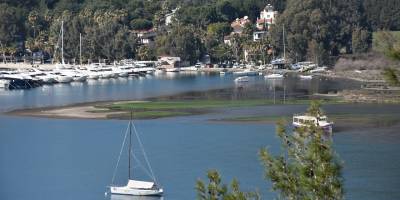 Marmaris ve Fethiye'de deniz suyu çekildi