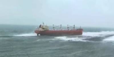 Çin'e ait gemi karaya oturdu