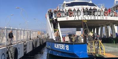 Makine arızası yapan feribot iskeleye yanaştırıldı