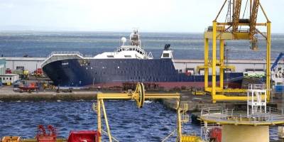 Tersane havuzunda yatın yan yatması sonucu 25 kişi yaralandı