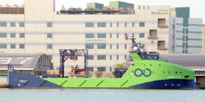 Armada 7806 gemisi Malezya Havayolları'na ait uçak için demir attı