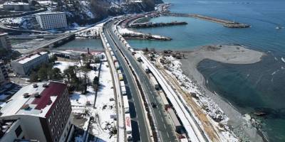 Sarp Sınır Kapısı ve Karadeniz Sahil Yolu'nda tır yoğunluğu oluştu