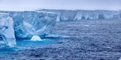 Bu sefer gemi değil buzdağı karaya oturdu