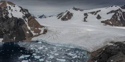 Shoesmith buzulundan 10 katlı bina boyutunda buz eridi