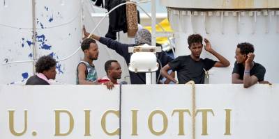 İtalya 2018'de gemide bekletilen düzensiz göçmenlere tazminat ödeyecek