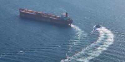 Konteyner gemisi petrol tankerine çattı