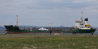 Çanakkale Boğazı'nda tanker karaya oturdu