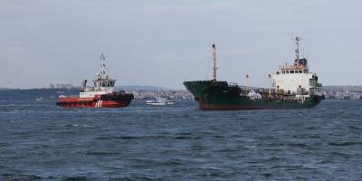 Çanakkale Boğazı'nda karaya oturan tanker kurtarıldı