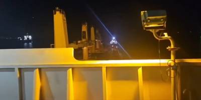 Ahırkapı'da karaya oturan yük gemisi kurtarıldı